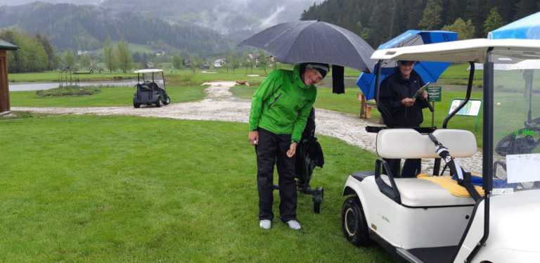 Regen und Regenschirm Mannschaft GC Liebenau